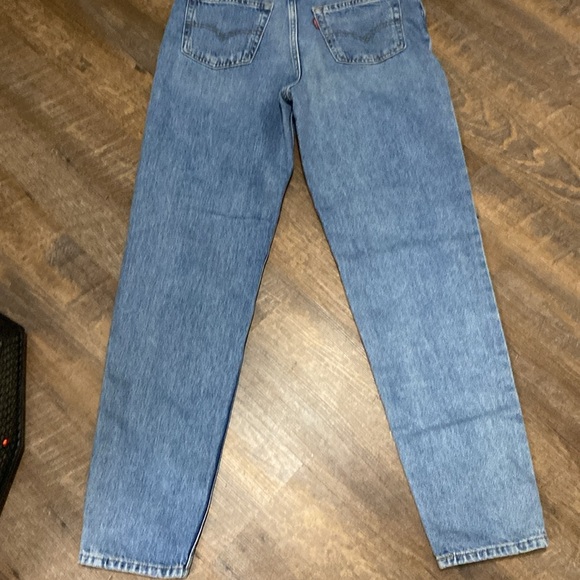 LEVI’S 80s MOM JEAN HI WAISTED TAPERED LEG 100% COTTON MOM JEAN IN MEDIUM WASH - Picture 16 of 16